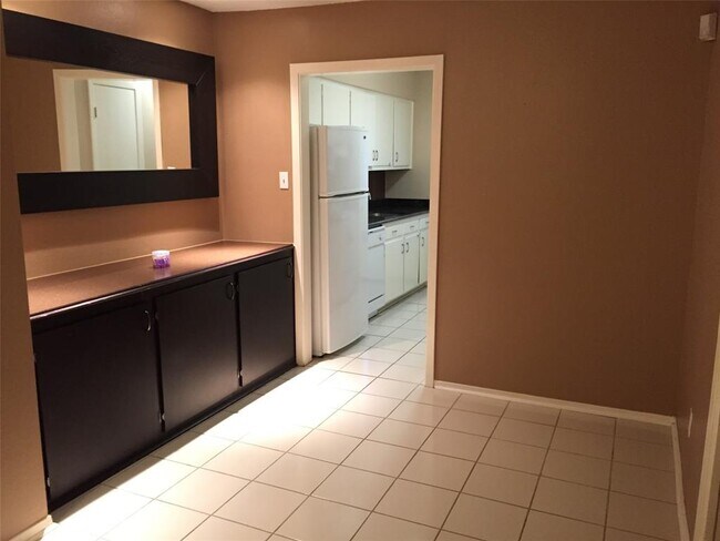 Foto del edificio - 8211 Kingsbrook Rd