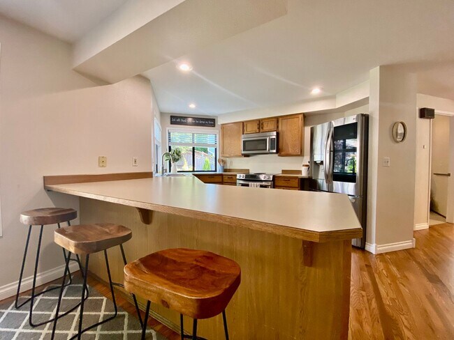 Foto del edificio - Pristine 3040 Sqft. Fairwood home