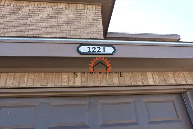 Foto del edificio - Spacious- 2 bedroom 2.5 bath 1 car garage apartment