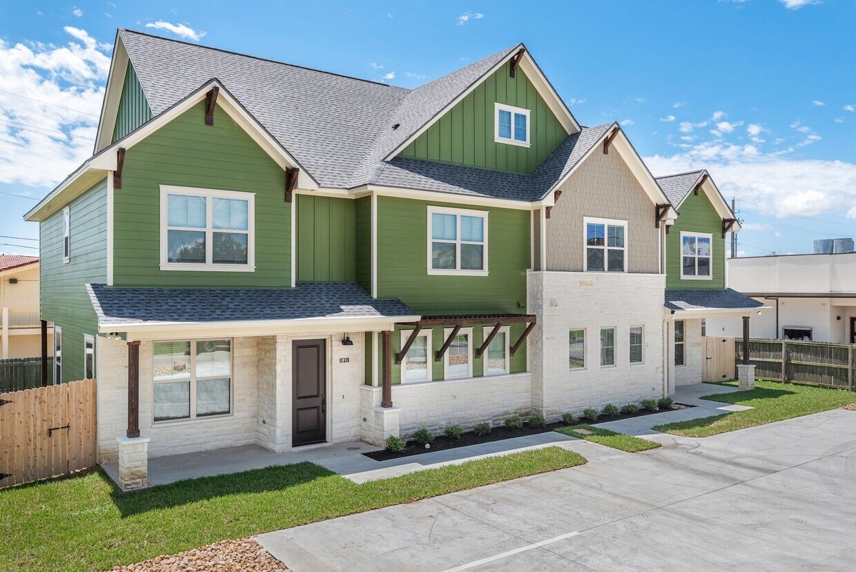 Primary Photo - Fall 2025 Move In! Gorgeous 4 Bed, 4.5 Bat...