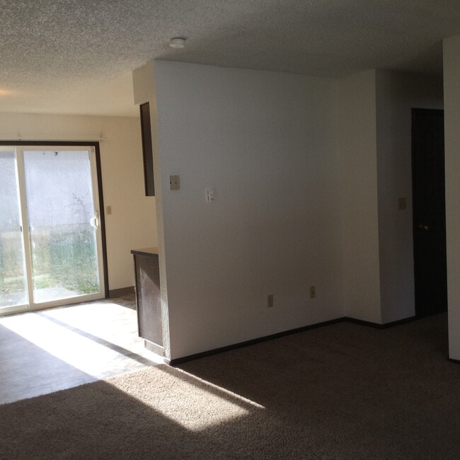 Building Photo - CHA100