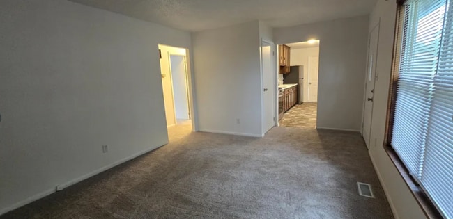 Building Photo - A/O School District! 3 bedroom, 1 bath