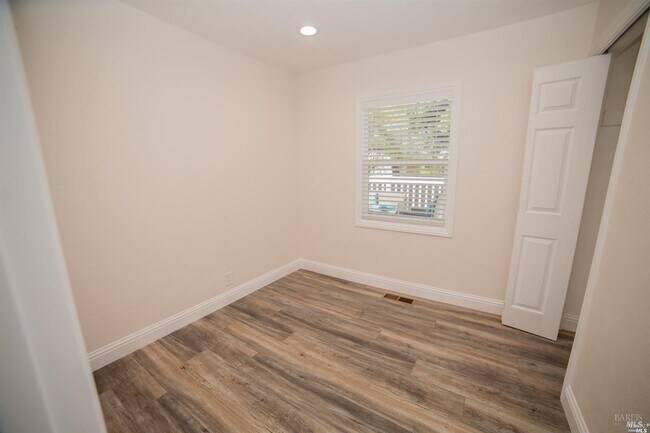 Foto del edificio - 120 Laguna St