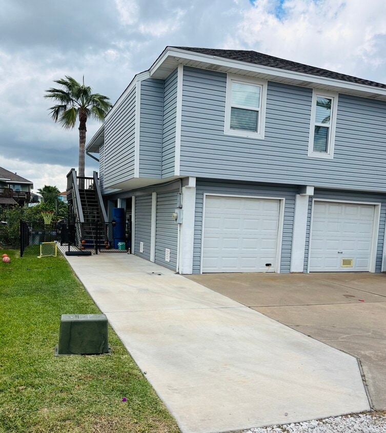 Photo - 1136 Sailfish St (Bayou Vista, TX)