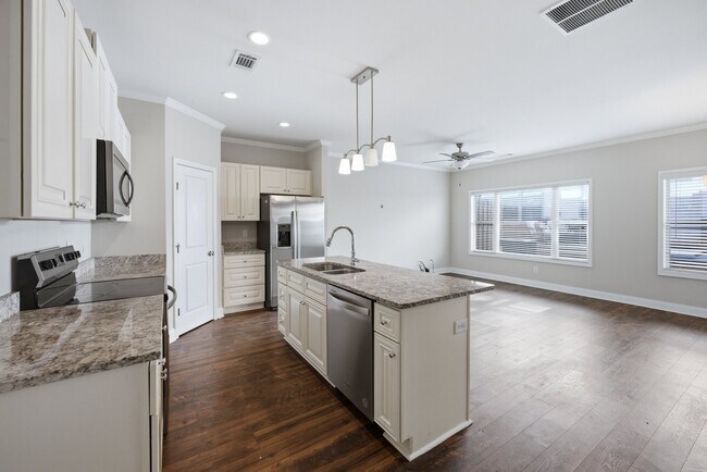 Foto del edificio - 327 Cashes Ct