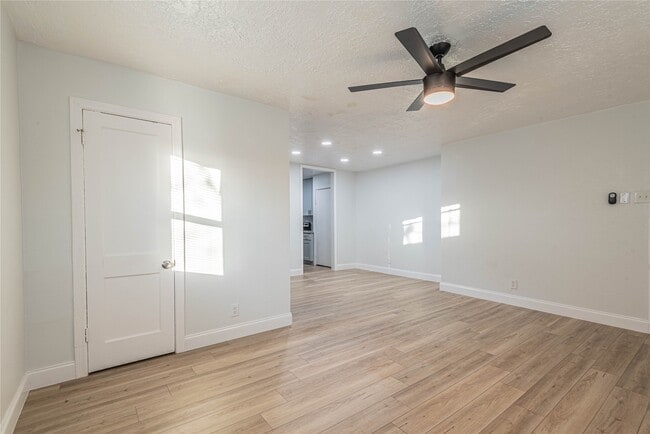 Building Photo - 2303 Rosewood St