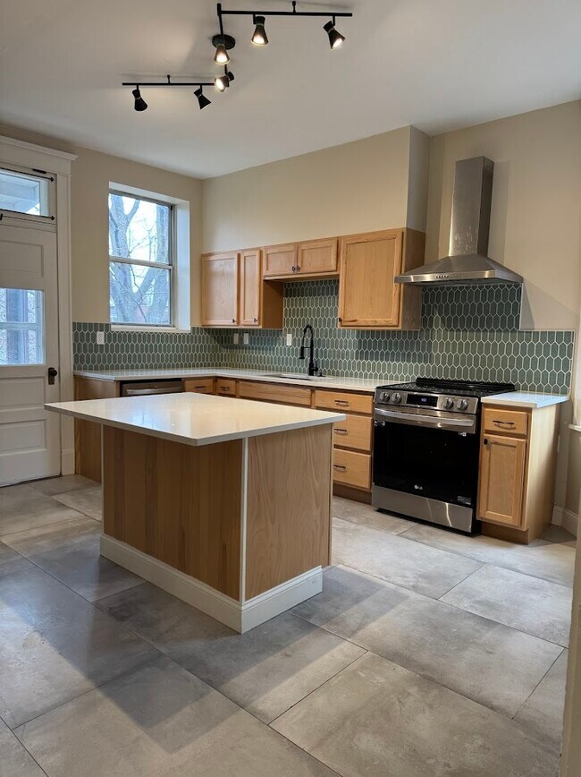 Foto del edificio - 3321 Halliday Ave