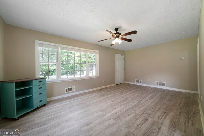 Building Photo - 256 Powder Springs St