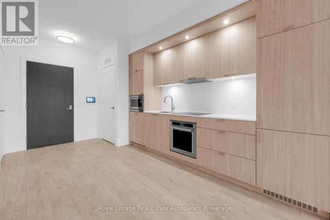 Building Photo - 259 The Kingsway