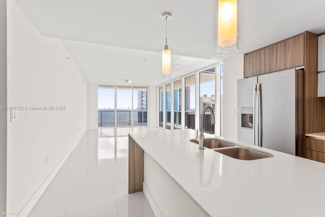 Foto del edificio - 3 br, 2.5 bath Condo - 600 NE 27th St Apt ...