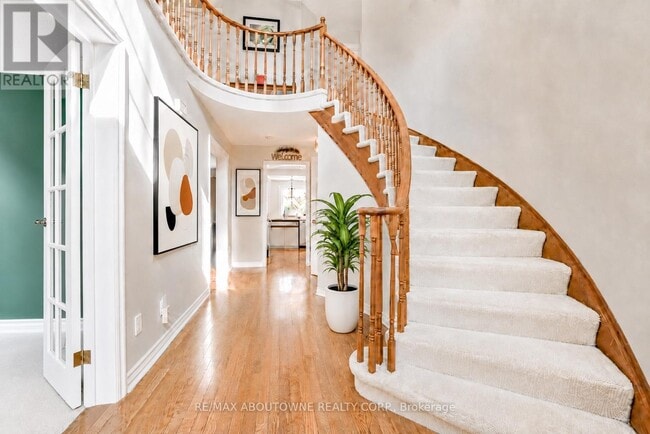 Building Photo - 1284 Creekside Dr