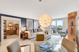 Building Photo - 336 N Birch Rd