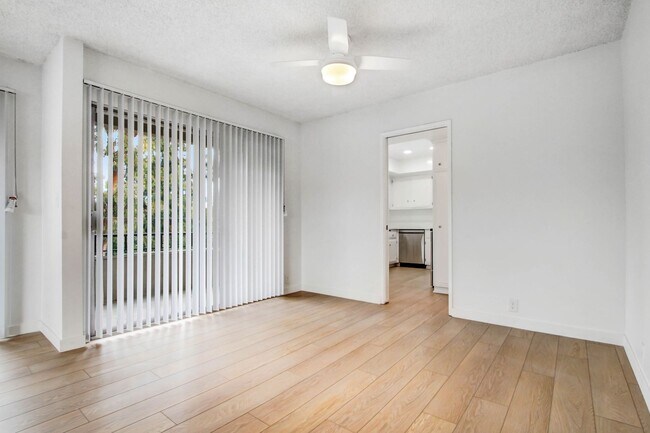 Foto del edificio - 12258 Montana Ave