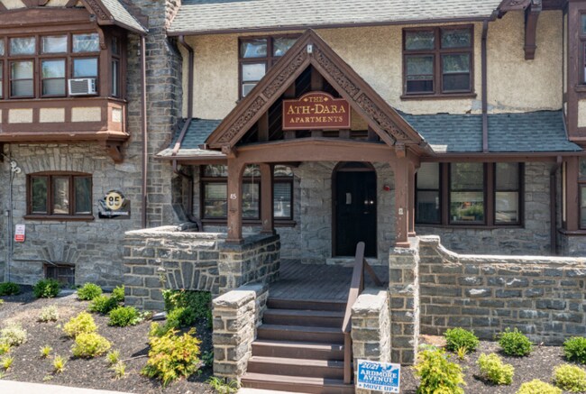 Building Photo - 87 S Lansdowne Ave
