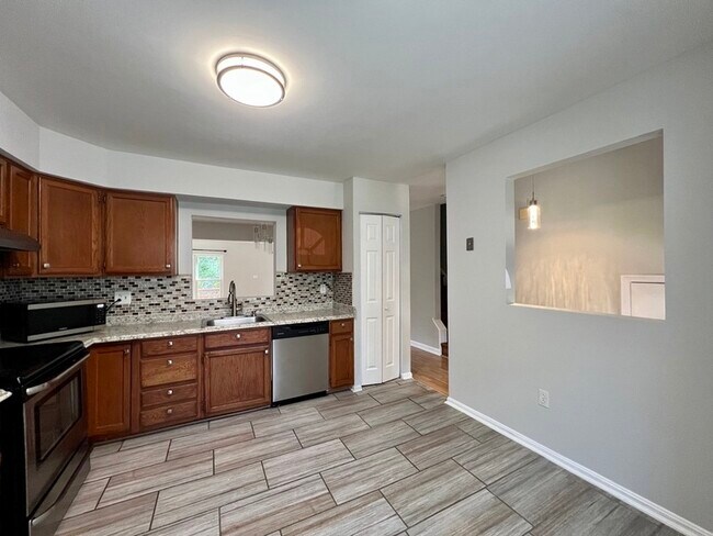 Building Photo - 37 Kinsman View Cir