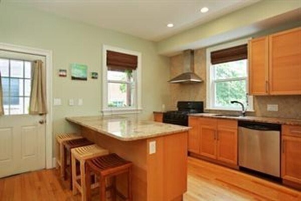 Primary Photo - 11 Lester Pl