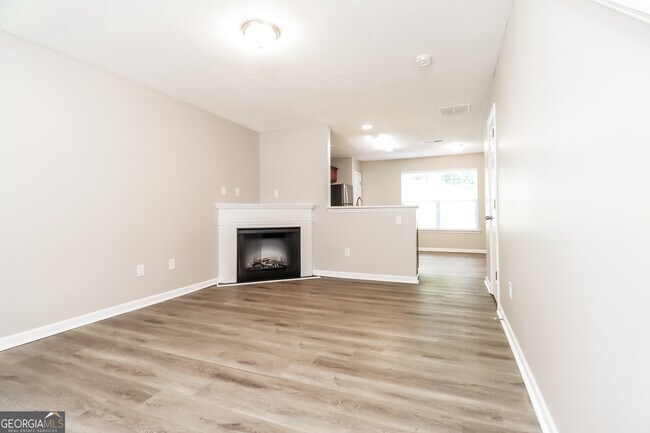 Foto del edificio - 192 Lossie Ln