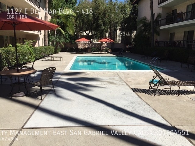 Building Photo - 1127 E Del Mar Blvd