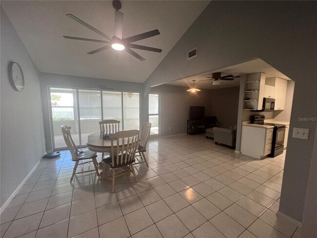 Foto del edificio - 13543 Longwood Ave