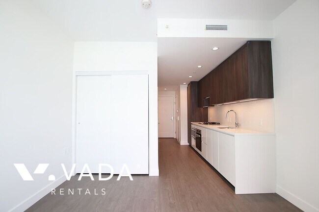 Photo du bâtiment - Paramount 1 in Brighouse Studio For Rent 1...