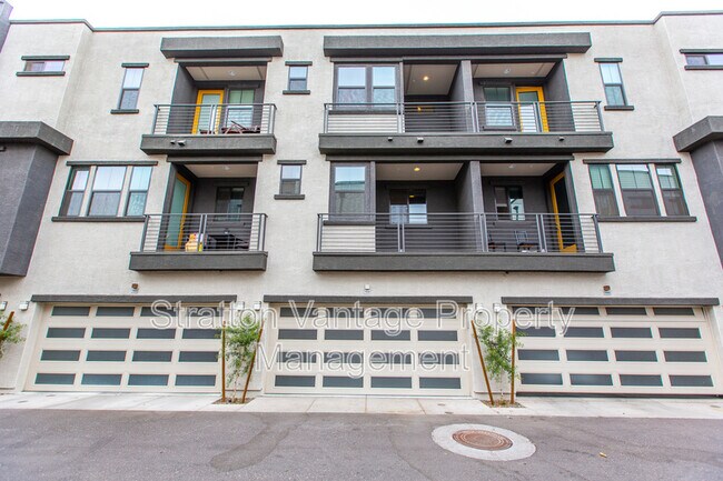 Building Photo - 2090 S Dorsey Ln