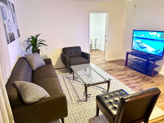 Foto del edificio - 6310 Shirley Dr
