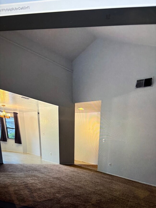 Building Photo - 3B/D 2BA, Duplex AVAILABLE NOW!!