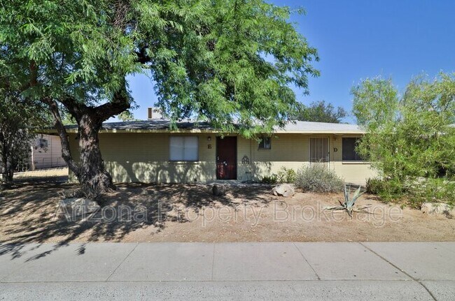 Building Photo - 2110 S Granada Dr