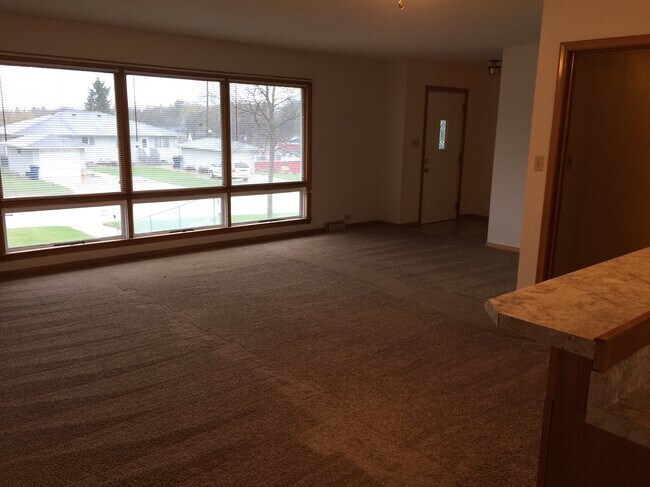 Building Photo - 206 W Fir Ave