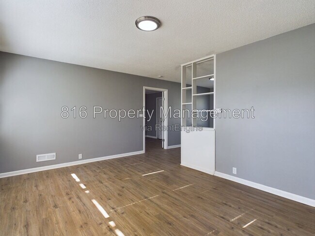 Foto del edificio - 10800 Blue Ridge Blvd