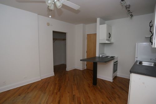Foto del edificio - 840 W Montrose Ave
