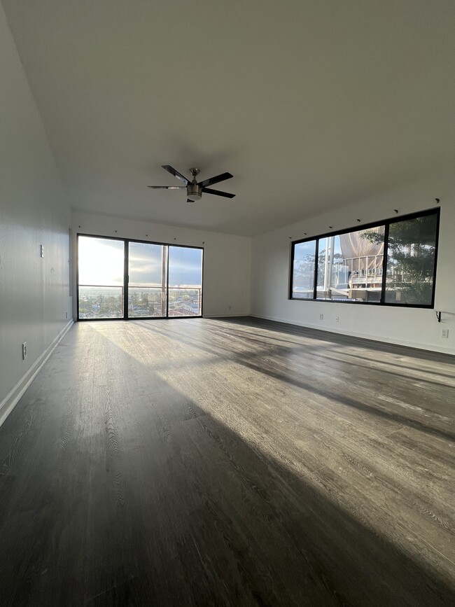 Building Photo - 2050 N Terrace Dr