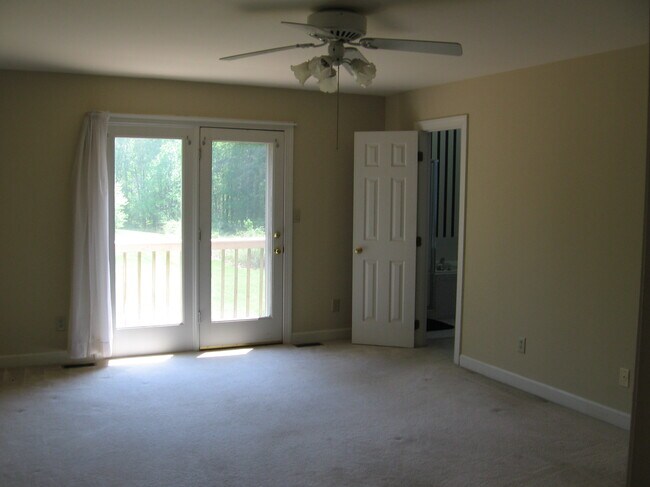Foto del edificio - 7620 Thompson Mill Rd