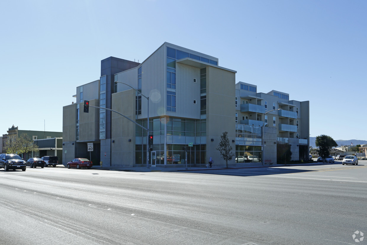 Foto principal - Salinas Gateway Senior Apartments