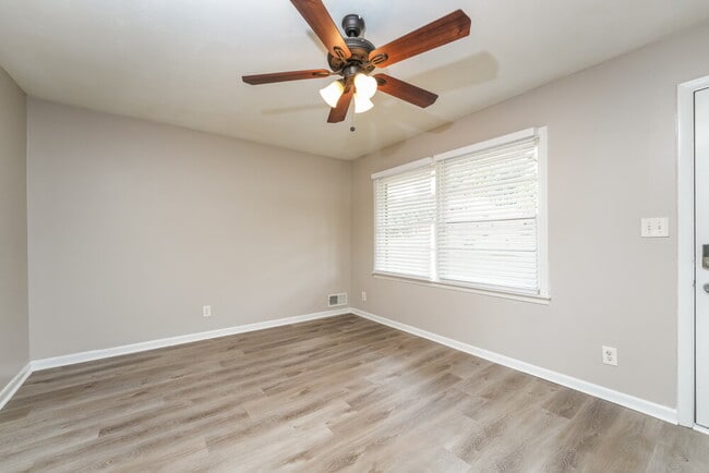 Building Photo - 1228 Weston Dr