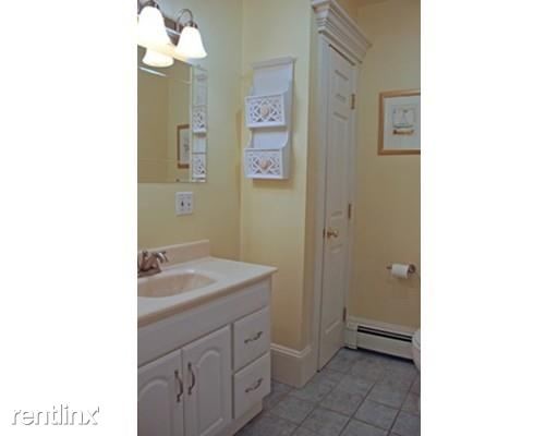 Building Photo - 2 br, 1 bath  - 96 Bunker Hill St