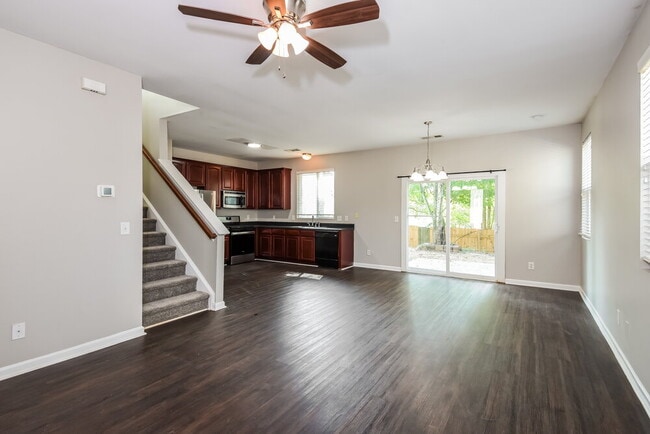 Building Photo - 307 Kaley Dr