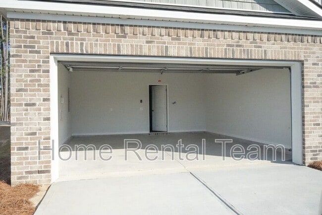 Building Photo - 142 Brookline Dr