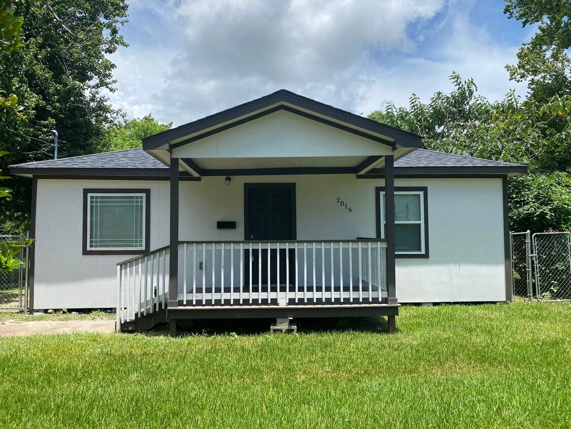 Foto principal - 2016 Magnolia Dr