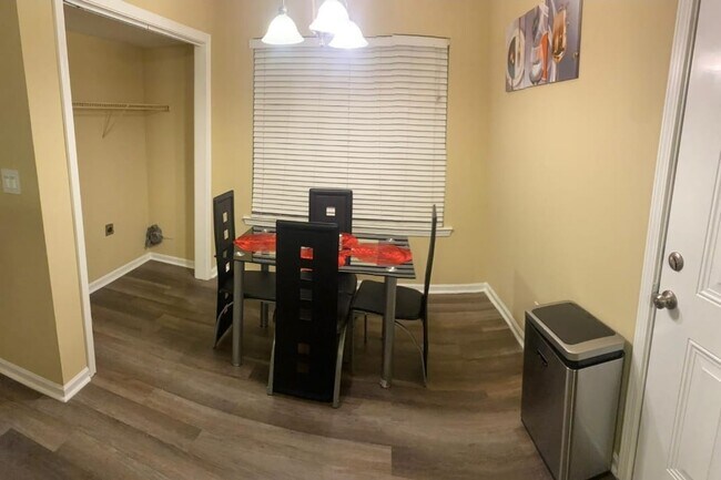 Dining - 11429 Oak Arbor Way