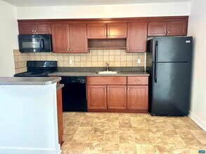 Building Photo - 855 Fountain Ct
