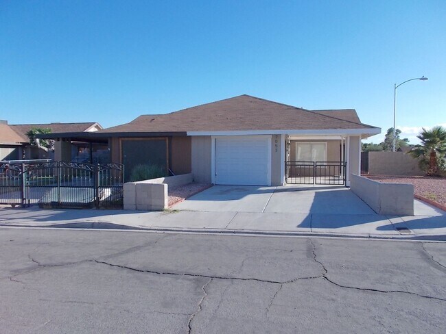 Foto del edificio - Beautifully Furnished 2-Bedroom 2-Bath Tow...