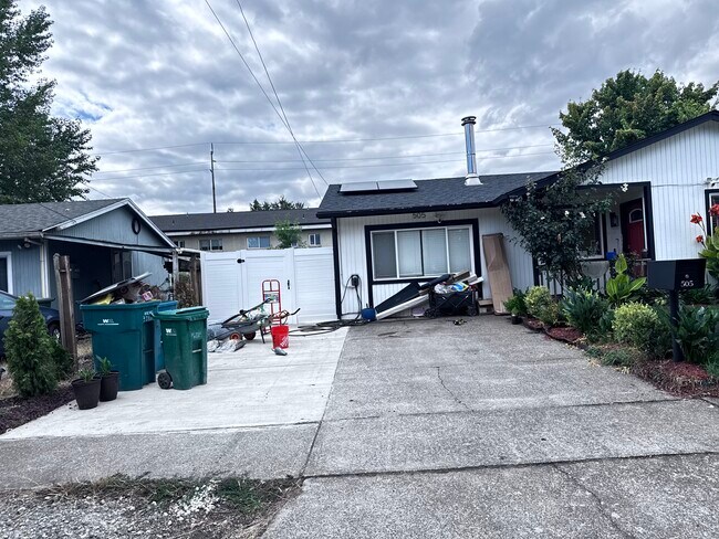Building Photo - 505 S Chehalem St