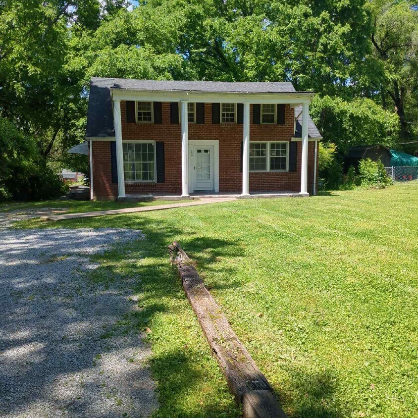 Building Photo - 325 Lawndale Dr