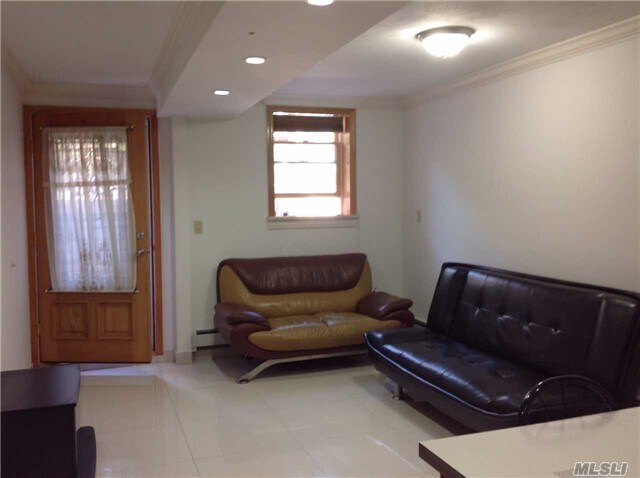 Foto del edificio - 84-39 60th Rd