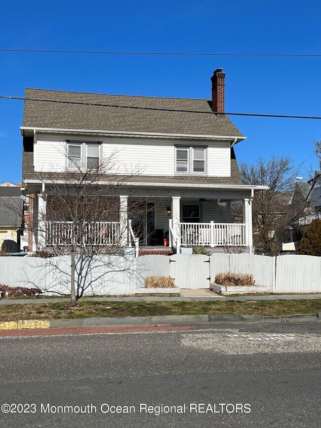 Building Photo - 401 3rd Ave
