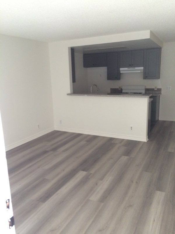 Building Photo - 1402 N Alta Vista Blvd