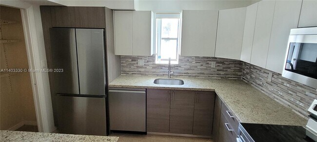 Building Photo - 20341 NE 30th Ave