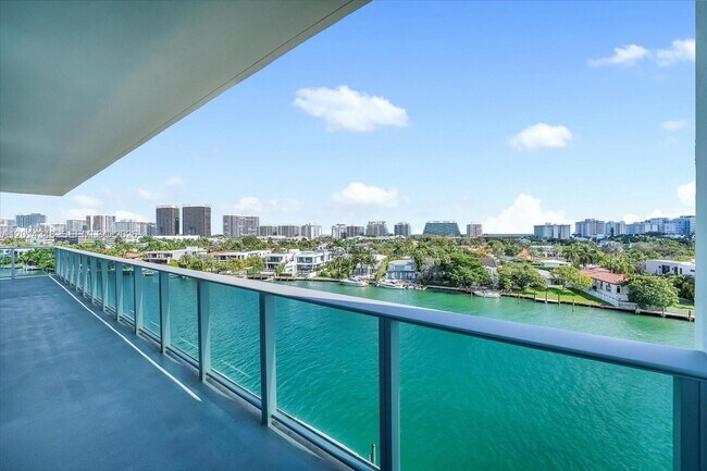 Foto del edificio - 9201 E Bay Harbor Dr