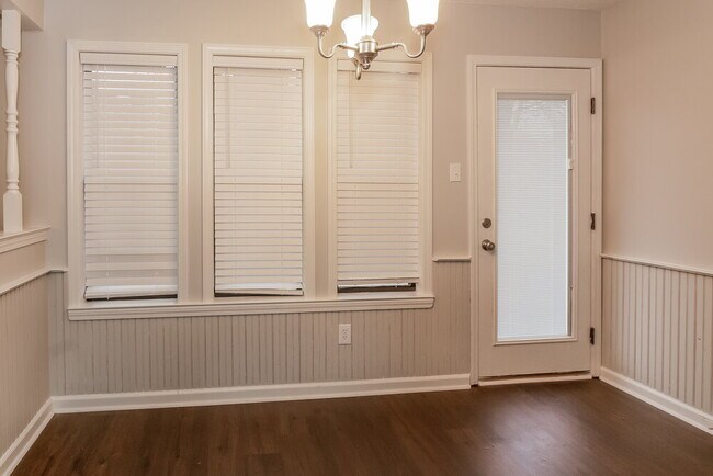 Foto del edificio - 6042 Bartley Ridge Dr